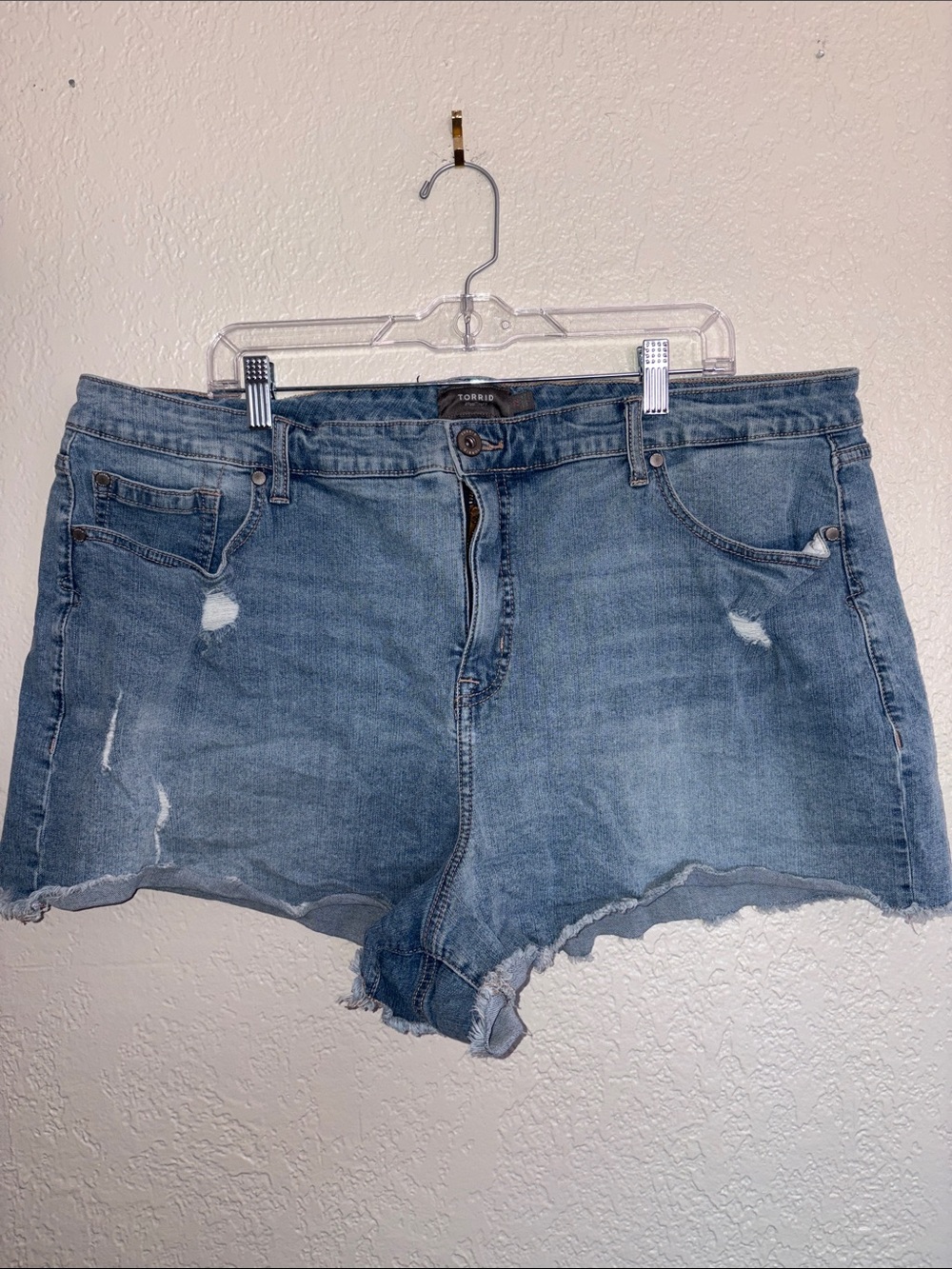 #T222- torrid Light Blue Distressed Denim Cutoff Shorts-22W